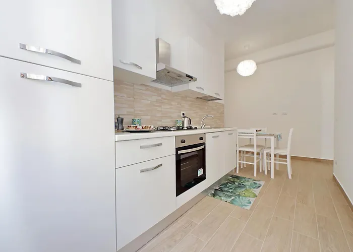 Apartment White Wood House *