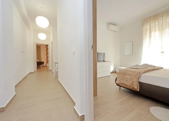Apartment White Wood House *